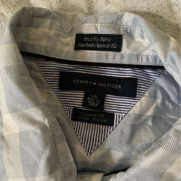 Light coloured long sleeved collared dress shirt - Picture 2 of 2